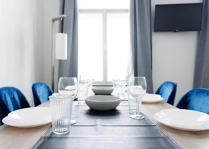 Central, Modern, Big Apartment *