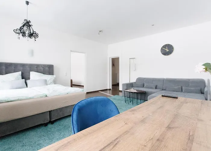Apartment Central, Modern, Big