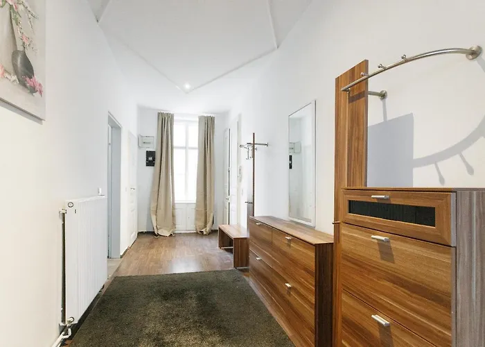Central, Modern, Big Apartment *