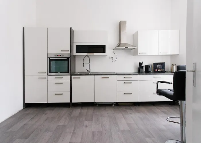 Apartment Central, Modern, Big
