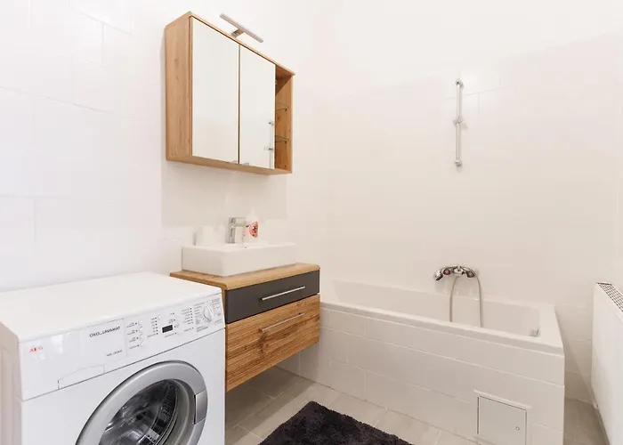 Central, Modern, Big Apartment