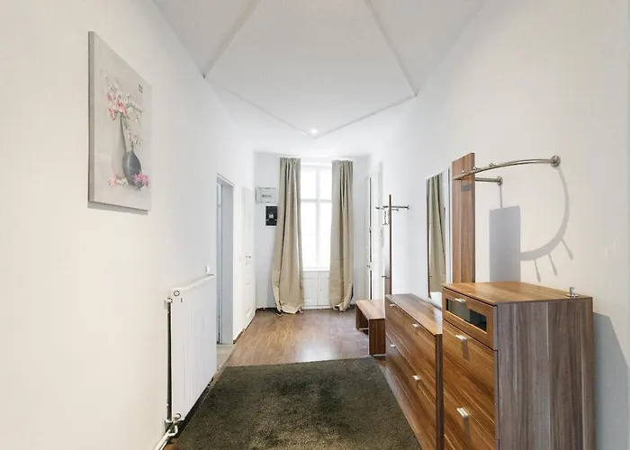 Central, Modern, Big Apartment *